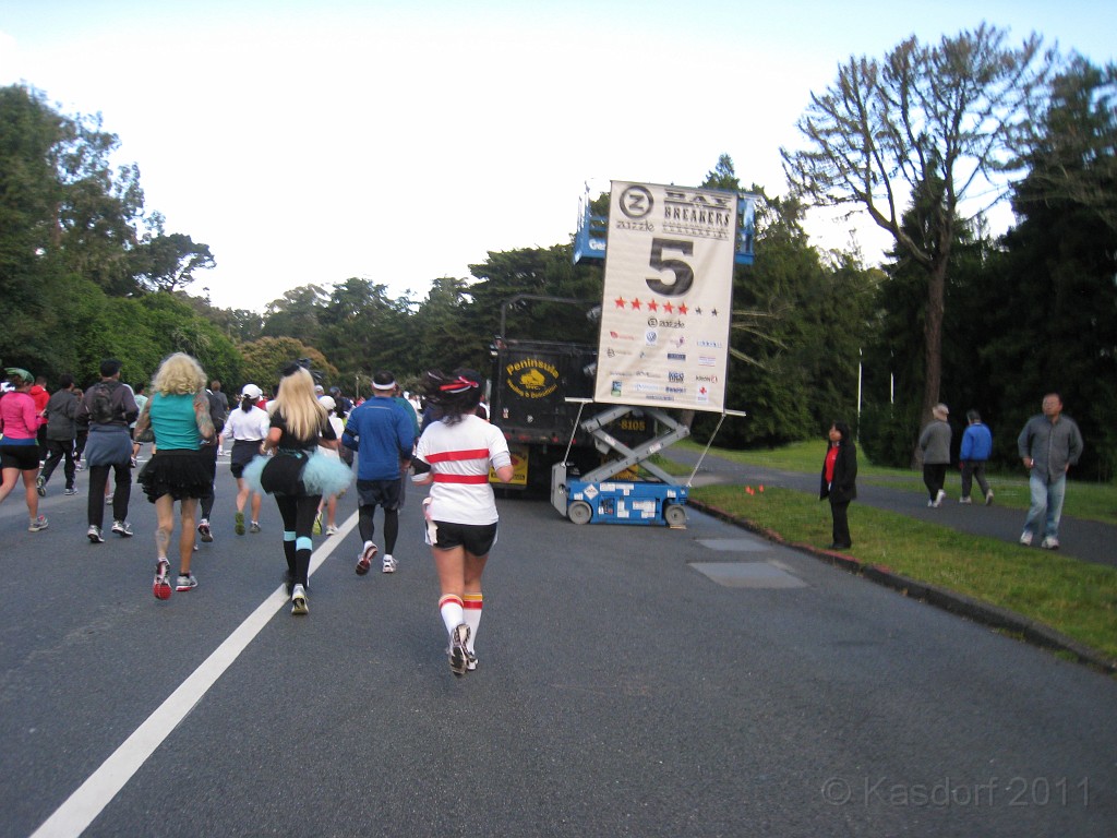 2011 Bay to Breakers Sunday 0410.JPG - I was able to participate in the 2011, 100th anniversary of the San Francisco Bay to Breakers 12K race. A great weekend for sight seeing and racing.